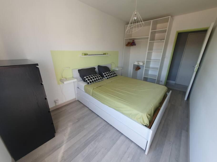 Appartement Avec 3 Chambres 80M2 Plein Sud Marignane Exterior foto